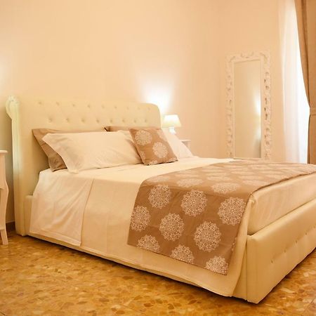 B&B Bonnes Suites Νάπολη Εξωτερικό φωτογραφία